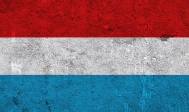 Yıpranmış betonun üzerinde Lüksemburg bayrağı