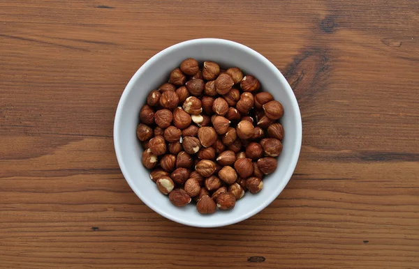 Bowl dengan hazelnut — Stok Foto