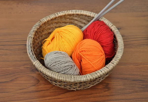 Balls of wool in basket — Stock Photo, Image