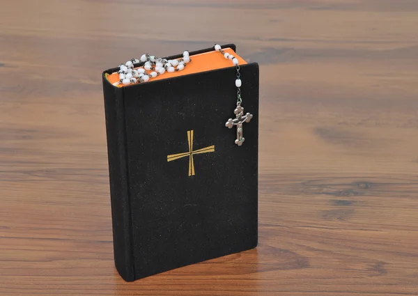 Prayer book with chaplet — Stock Photo, Image