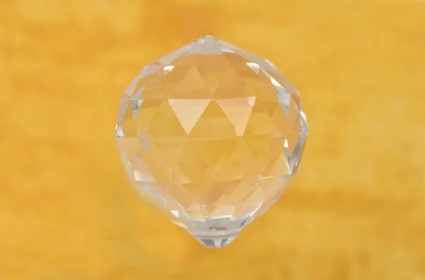 Kristallkugel auf gelb — Stockfoto
