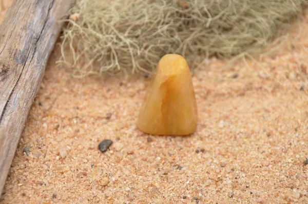 Calcite orange sur la plage — Photo