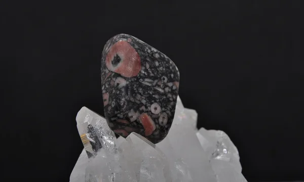 Jasper on rock crystal — Stock Photo, Image