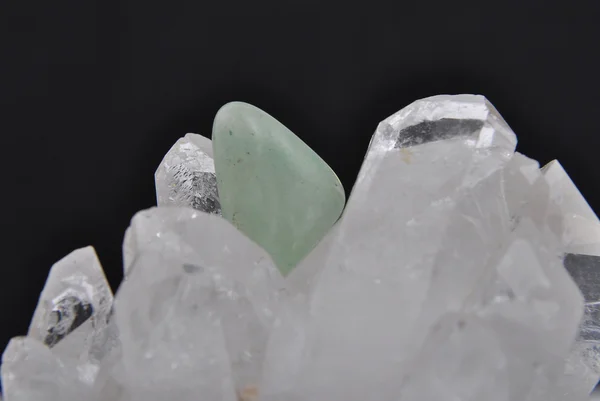 Topaz üzerinde kaya kristali — Stok fotoğraf