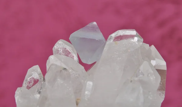 Fluorita sobre cristal de roca —  Fotos de Stock