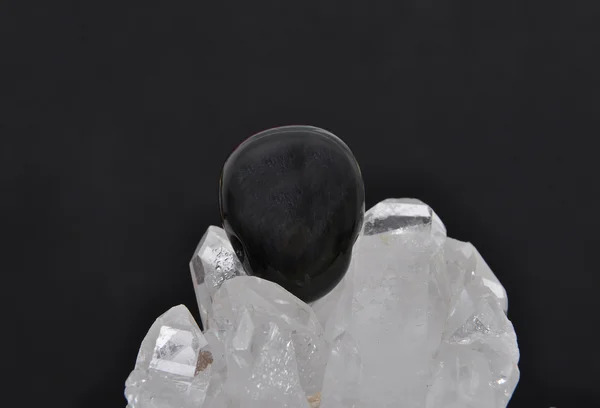 Obsidiana em cristal de rocha — Fotografia de Stock