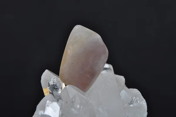 Fluorite sobre cristal de rocha — Fotografia de Stock