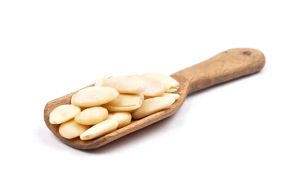 Almendras blanqueadas en la pala — Foto de Stock