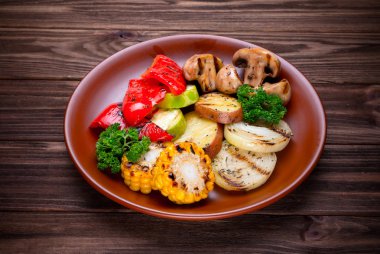 Baharat ve baharat ile ızgara sebze