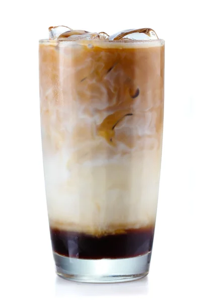 Glas Eiskaffee isoliert auf weiß — Stockfoto