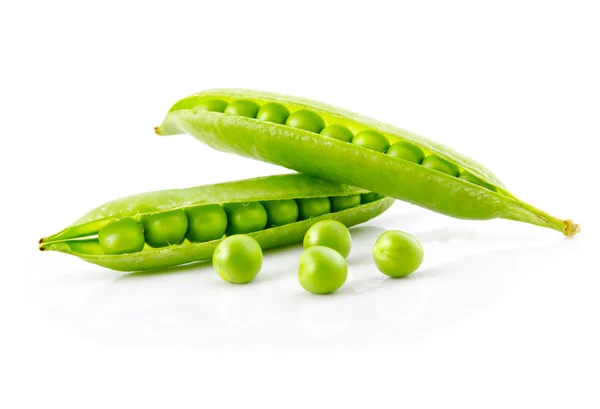 Vainas de guisantes verdes frescos y semillas aisladas en blanco — Foto de Stock