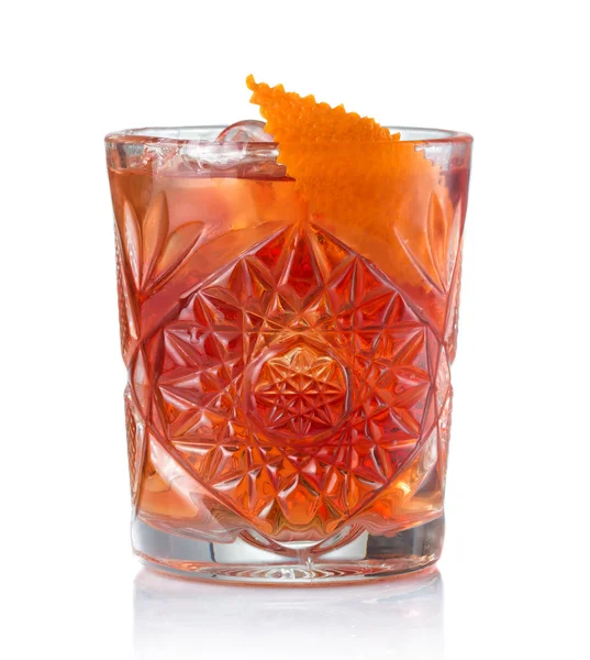 Cocktail Negroni classico isolato su bianco — Foto Stock