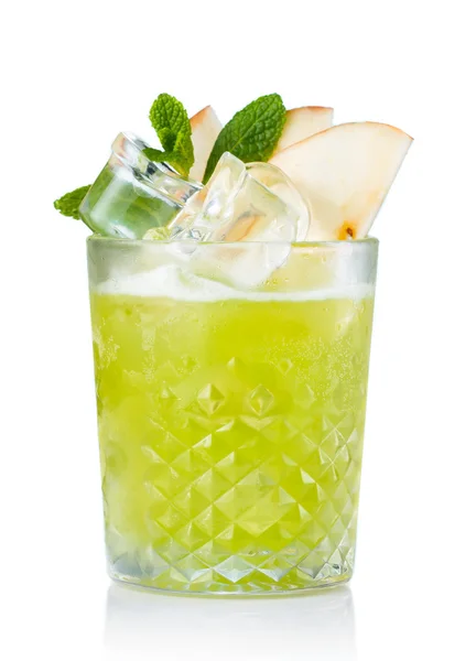 Cocktail de maçã verde isolado — Fotografia de Stock