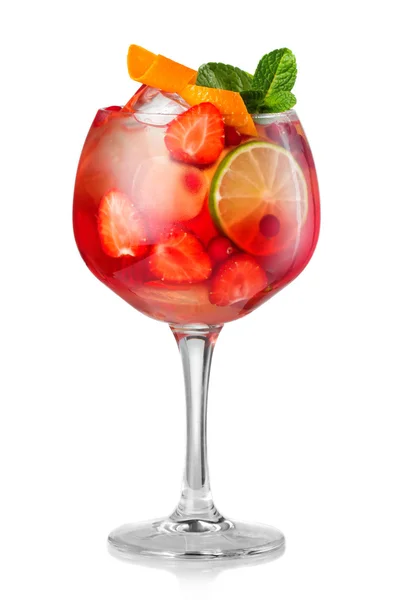 草莓果实酒精鸡尾酒 (鸡尾酒) 分离 — 图库照片