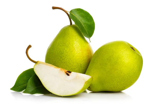 Ripe green pears isolated with leaves isolated — Stock Photo, Image