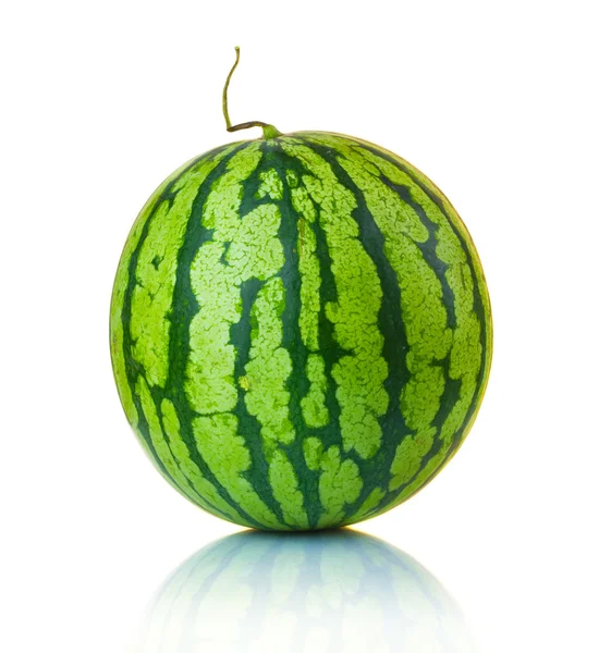 Große reife Wassermelone isoliert auf der weißen — Stockfoto