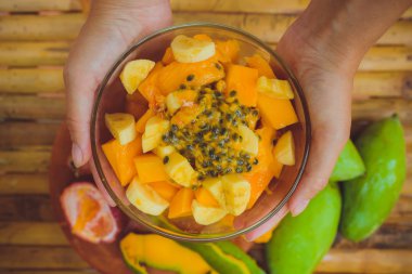 salata mango papaya muz tutku meyve