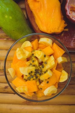 salata mango papaya muz tutku meyve