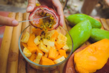 salata mango papaya muz tutku meyve