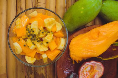 salata mango papaya muz tutku meyve