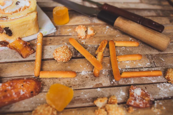 Biscuits cake  on  brown board rustic love shaped Valentine's Da — Stock Photo, Image