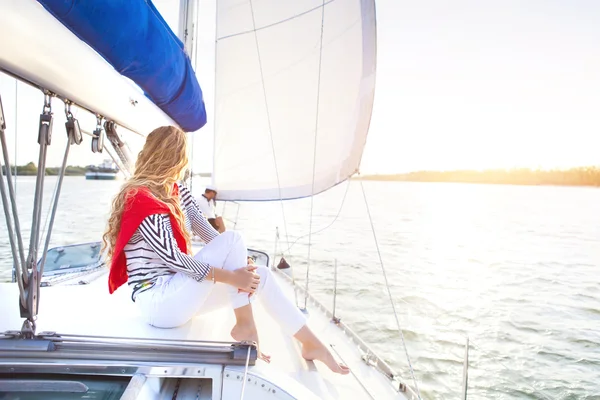 Young couple on a sailing boat at summer — Stock Photo, Image