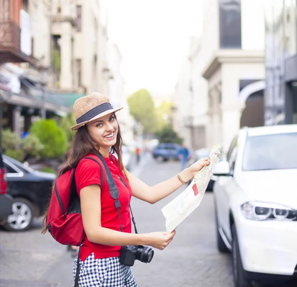 Portrait of a beautiful female tourist searching a place on the — Stock Photo, Image