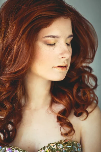 Beautiful young redhead woman with freckles portrait — Stock Photo, Image