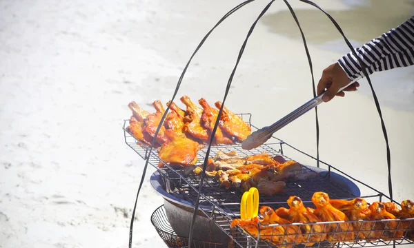 泰国快餐在海滩上 — 图库照片