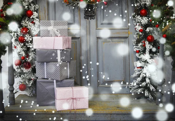 Dekorace věnec na dveře na Vánoce — Stock fotografie