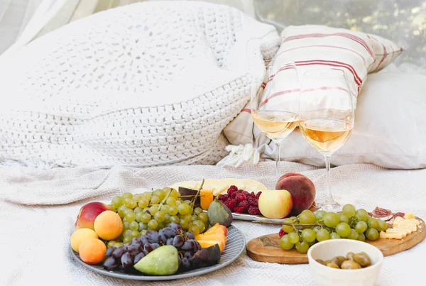 Pair Glasses Wine Placed Tables Various Fresh Ripe Fruits Blanket — Stock Photo, Image