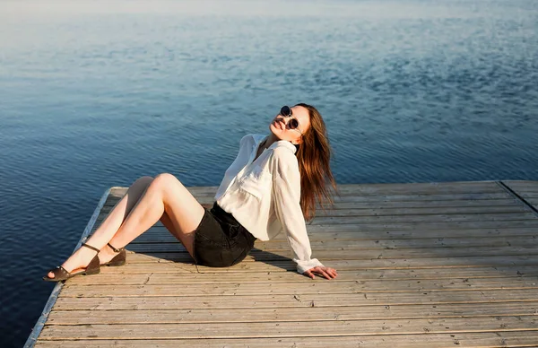 Side View Young Carefree Female Wearing Trendy Clothes Sunglasses Relaxing — Stock Photo, Image