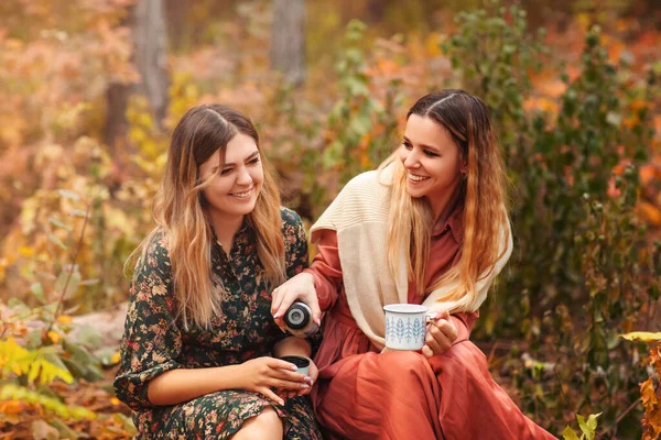 Young Female Friends Stylish Dresses Looking Each Other Enjoying Hot — Stock fotografie