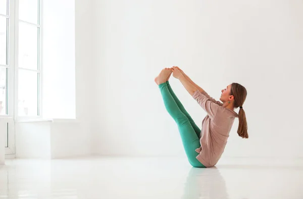 Calm Female Sportswear Practicing Yoga Firefly Pose While Balancing Looking — Stock Photo, Image