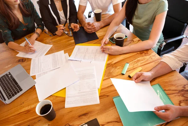 Équipe Affaires Mains Sur Table Travail — Photo