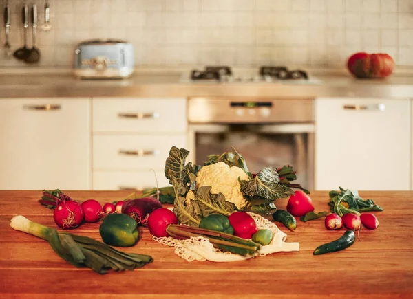 Bando Vários Vegetais Maduros Para Preparação Alimentos Colocados Mesa Madeira — Fotografia de Stock