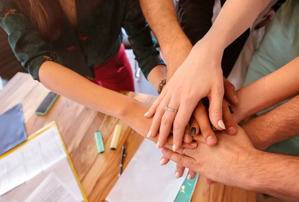 Les Gens Affaires Plient Les Mains Ensemble Concept Équipe Réussite — Photo