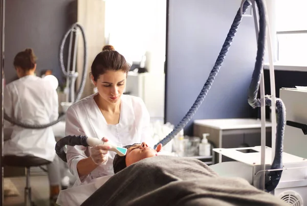 Female Beautician Mask Doing Laser Therapy Procedure Face Relaxed Woman — 스톡 사진