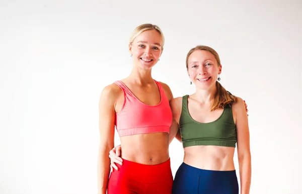 Dos Alegres Mujeres Felices Encantadoras Diferentes Edades Que Divierten Juntas — Foto de Stock