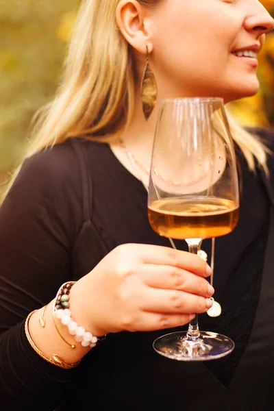 Unrecognizable Female Black Dress Enjoying White Wine Sunny Summer Day — Stock Photo, Image