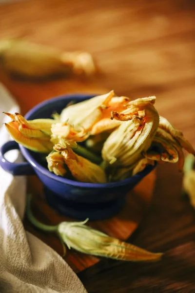 Frische Zucchini Blüten Aus Nächster Nähe Der Küche Köstlich — Stockfoto