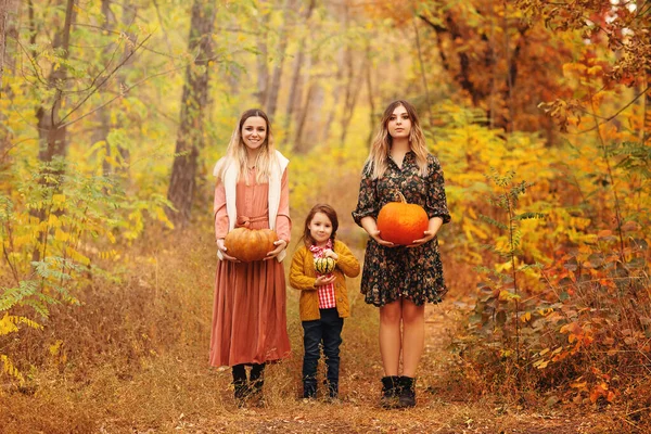 Shot Friends Standing Scary Face Pumpkin Hands Path Full Fallen — Stock Photo, Image