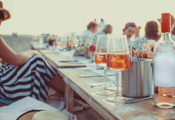 Leckeres Essen Und Blumen Für Sommer Oder Frühling Freien Picknick — Stockfoto