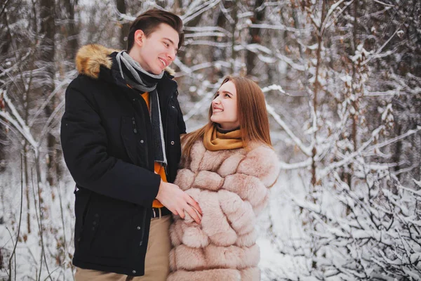 Photo Beautiful Young Teen Couple Spending Time Together Cold Winter — Stock Photo, Image