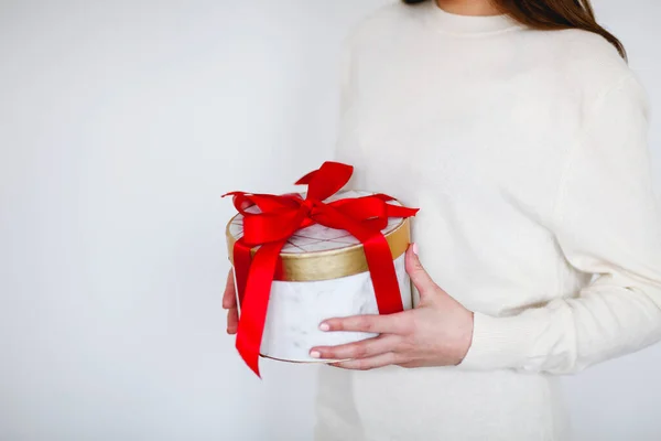 Unrecognizable Girl White Sweater Holding Present Box Tied Bright Red — Stock Photo, Image