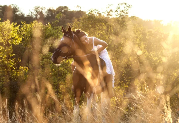 Beautiful woman on a horse — Stock Photo, Image