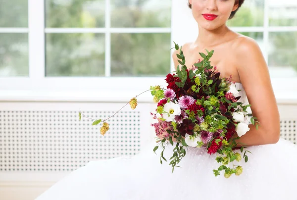 Bouquet da sposa con fiori succulenti e luppolo — Foto Stock