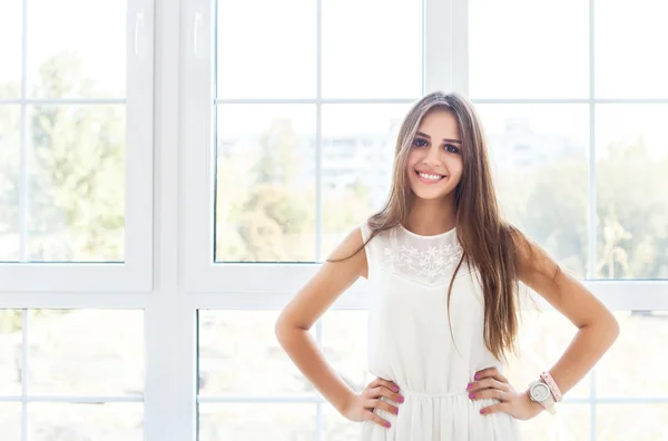 Portrait of smiling brunette tenager girl — Stock Photo, Image