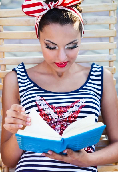 Beautiful pin up girl near the swimming pool — Stock Photo, Image