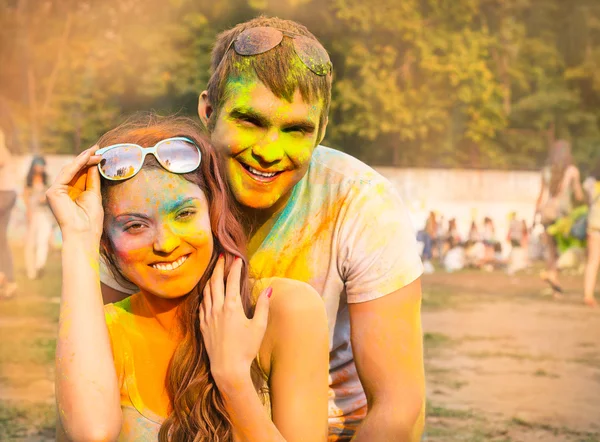 Happy couple in love on holi color festival — Stock Photo, Image